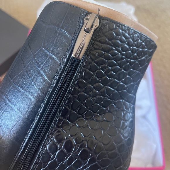 NWT Vince Camuto Allost Pointed Toe Bootie - Picture 8 of 11